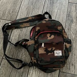 Herschel Camo slig / mini bag